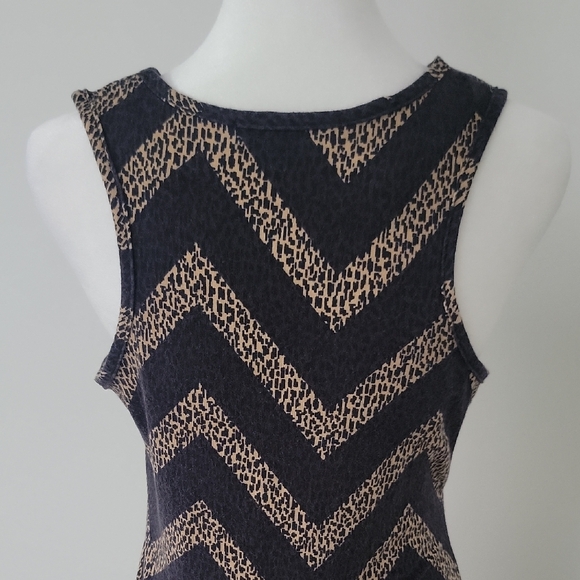 Women's Snap Black Tan Beige Chevron Pattern Sheath Sleeveless Midi Dress Size M - Picture 5 of 9